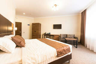 Отель Чайка Геленджик Трехместный номер с балконом-3