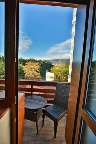 Отель Чайка Геленджик Трехместный номер с балконом-4